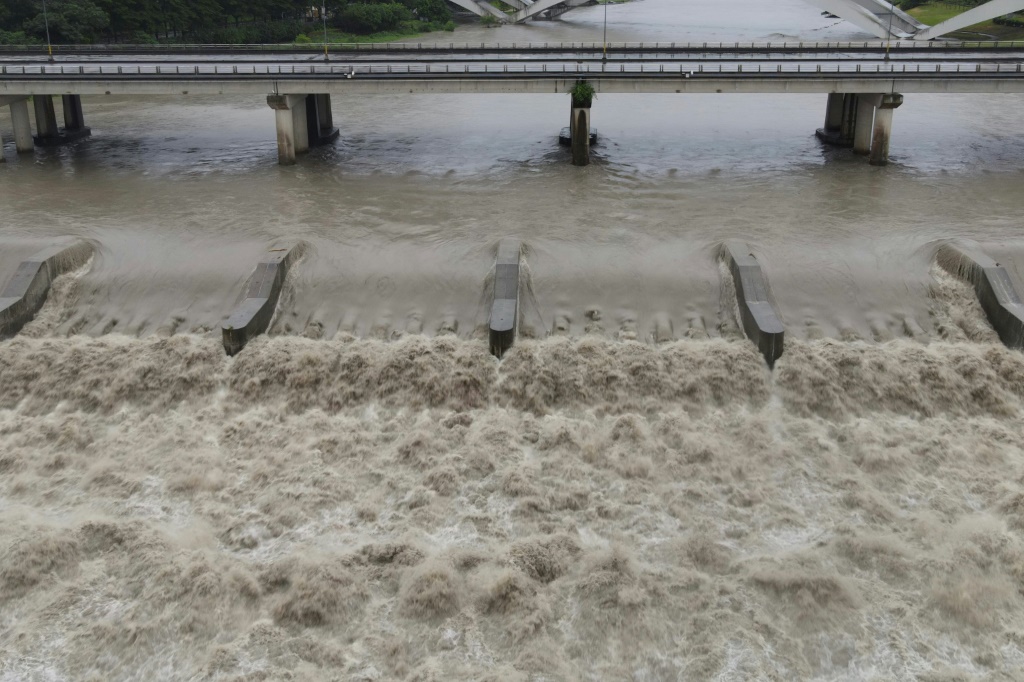 Deadly typhoon hits Taiwan, 6 sailors missing after ship sinks